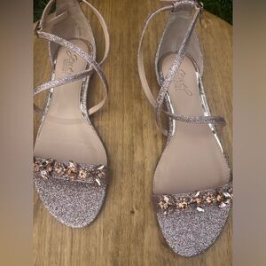 NEW Jewel Badley Mischka SZ 7.5 Tessy CrissCross Strap Evening Flat Sandals